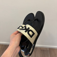 Сандалии • DKNY • Кремовый