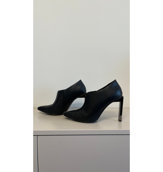 Ботильоны • Charles & Keith • Черный