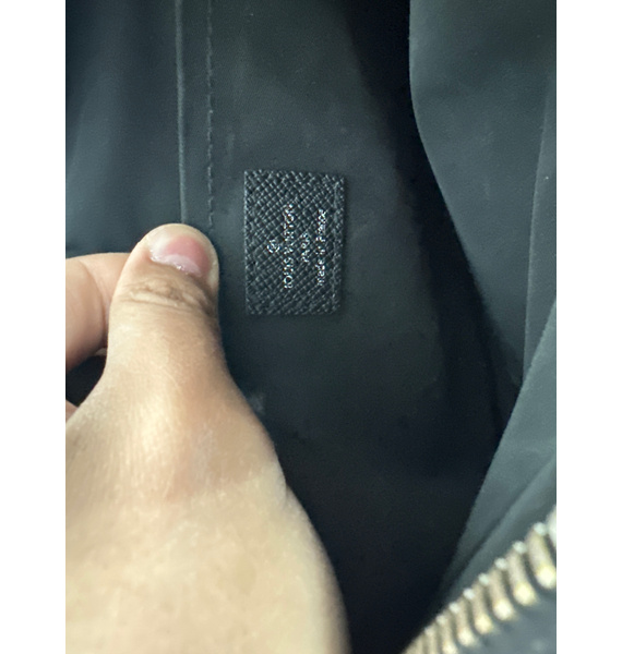 Сумка • Louis Vuitton • Черный