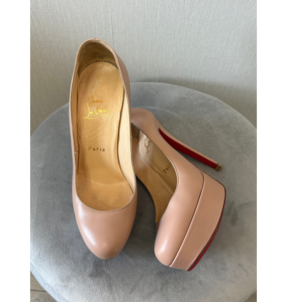 Туфли • Christian Louboutin • Бежевый
