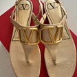 Сандалии • Valentino Garavani • Золотой