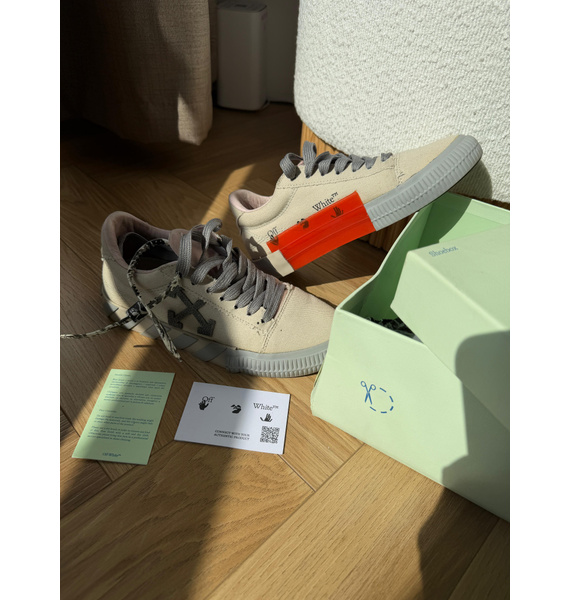 Кроссовки • Off-White • Бежевый
