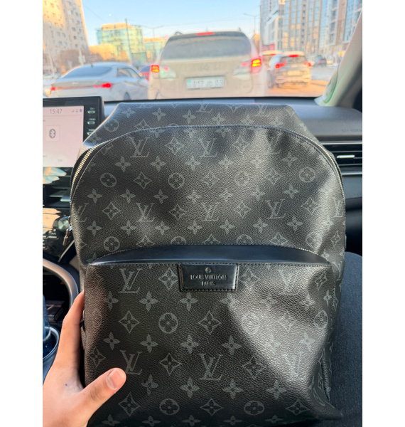 Рюкзак • Louis Vuitton • Черный
