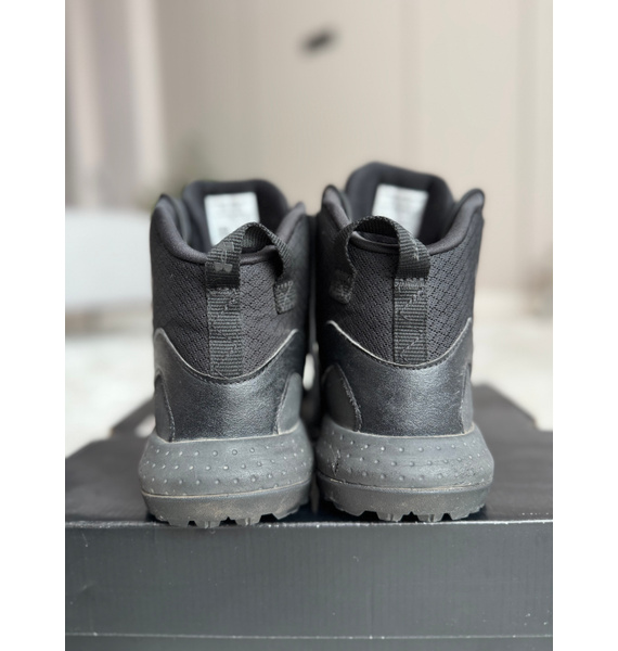 Ботинки • Under Armour • Черный