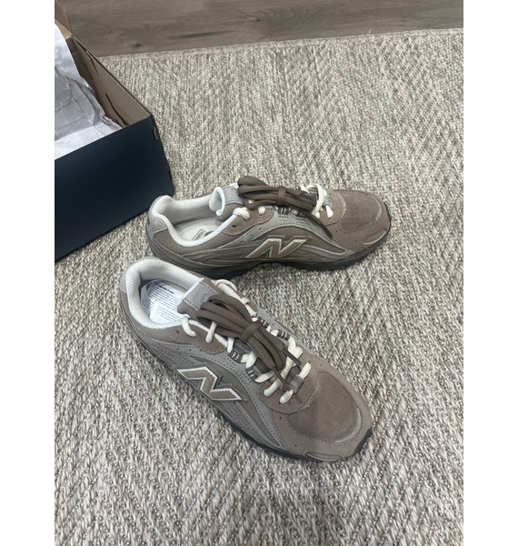 Кроссовки • New Balance • Бежевый