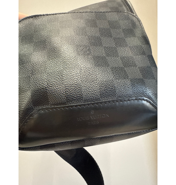 Сумка • Louis Vuitton • Черный