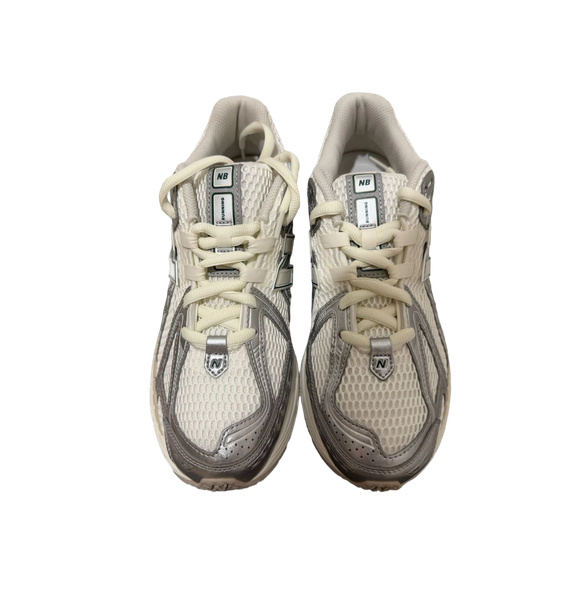 Кроссовки • New Balance • Серебряный