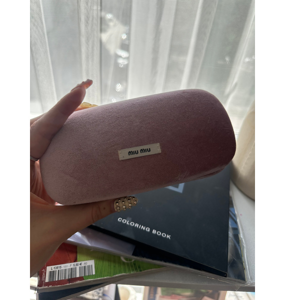 Солнцезащитные очки • Miu Miu • Черный