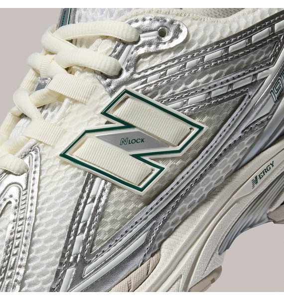 Кроссовки • New Balance • Серебряный