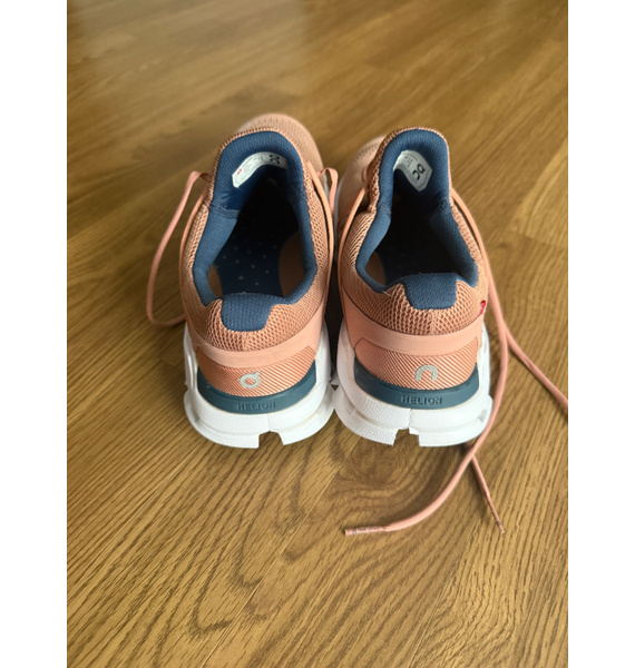 Кроссовки • On Running • Коралловый