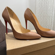 Туфли • Christian Louboutin • Бежевый