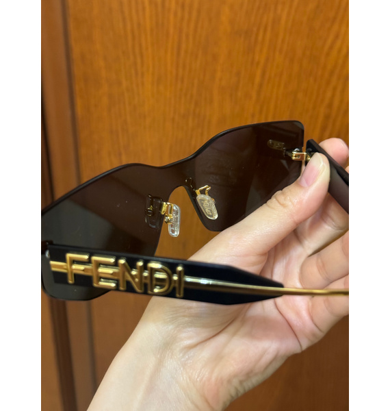 Солнцезащитные очки • Fendi Eyewear • Черный
