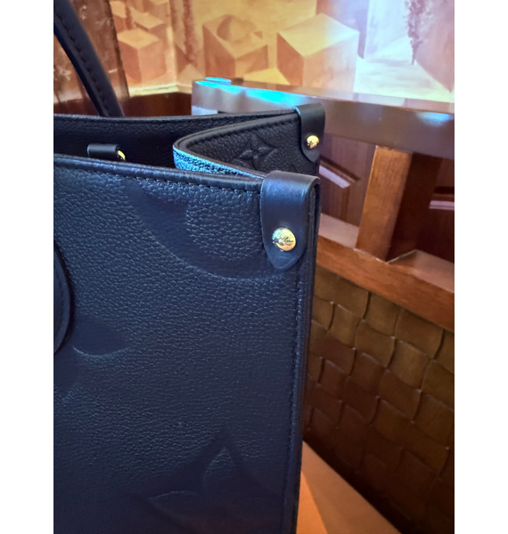 Сумка • Louis Vuitton • Черный