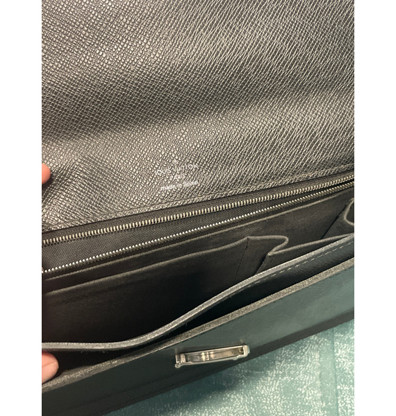 Клатч • Louis Vuitton • Черный