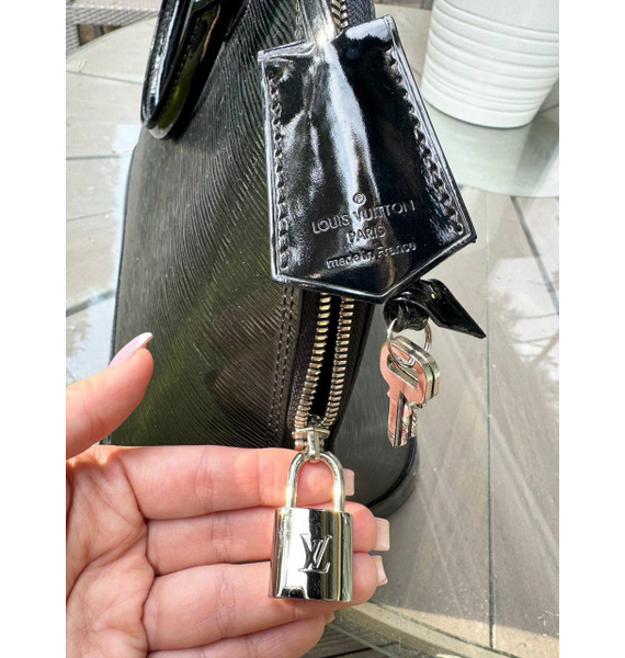 Сумка • Louis Vuitton • Черный