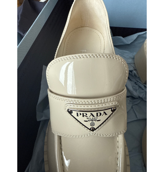 Лоферы • Prada • Молочный