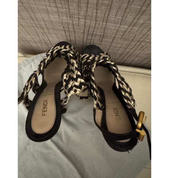 Босоножки • Fendi • Золотой