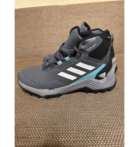 Кроссовки • adidas • Серый