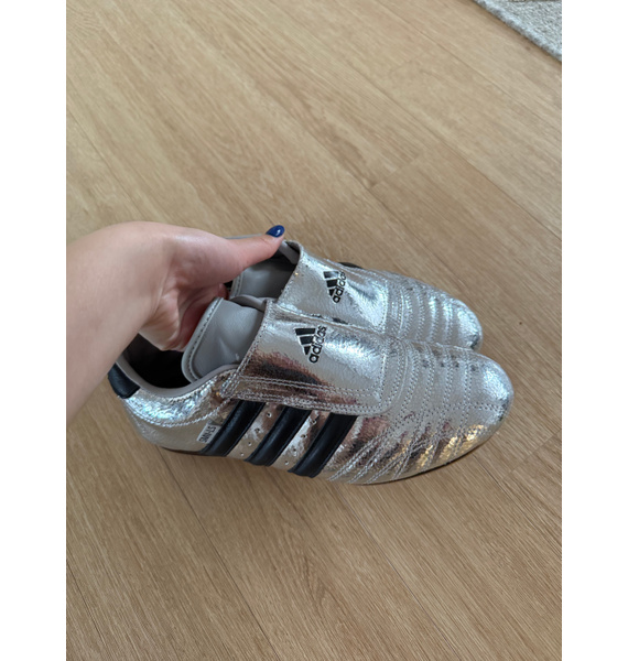 Кроссовки • adidas • Серебряный