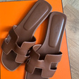 Шлепки • Hermès • Коричневый