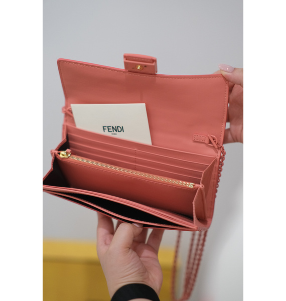 Клатч • Fendi • Коралловый