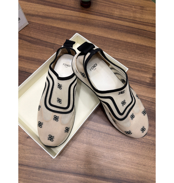 Слипоны • Fendi • Бежевый