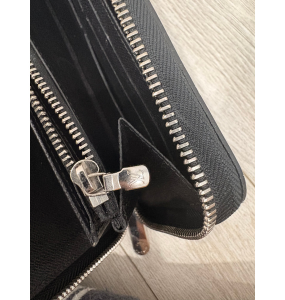 Кошелек • Louis Vuitton • Черный