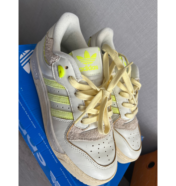 Кроссовки • adidas Originals • Бежевый