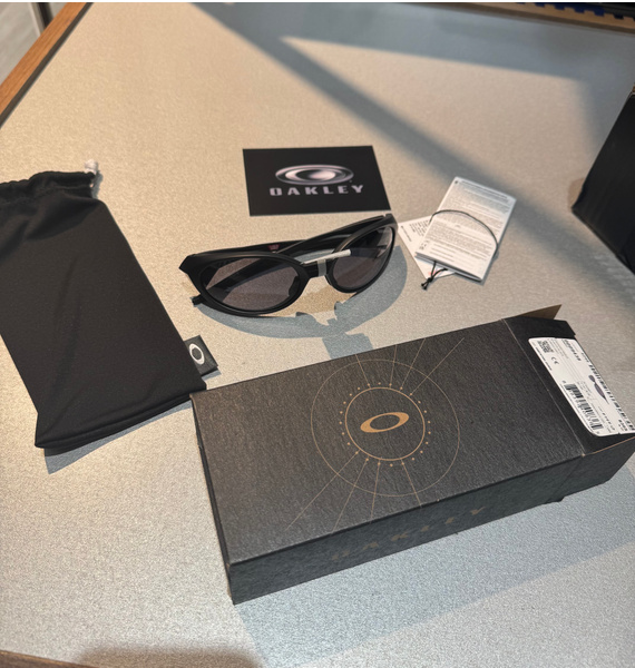 Очки • Oakley • Черный