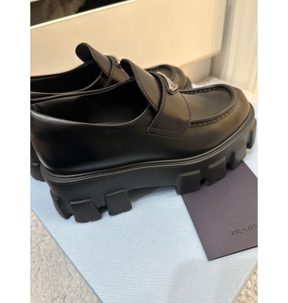 Лоферы • Prada • Черный