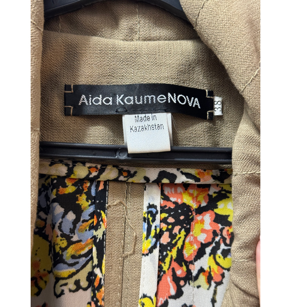 Тренч • Aida Kaumenova 🇰🇿 • Песочный
