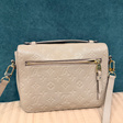 Сумка • Louis Vuitton • Бежевый