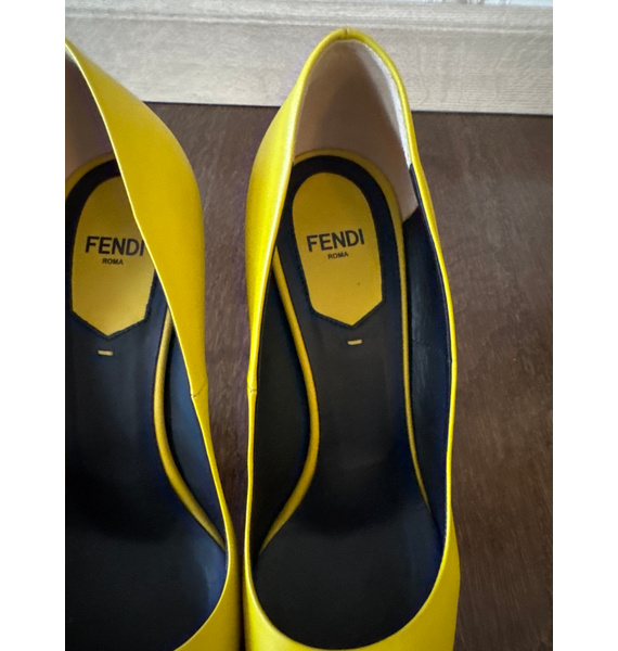 Туфли • Fendi • Горчичный