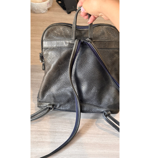 Рюкзак • GUESS • Черный