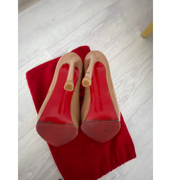 Туфли • Christian Louboutin • Бежевый