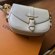 Сумка • Louis Vuitton • Бежевый