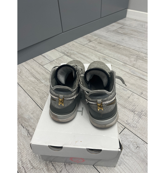 Кроссовки • Nike • Серый