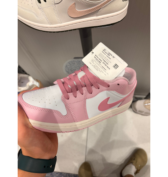 Кроссовки • Nike • Розовый