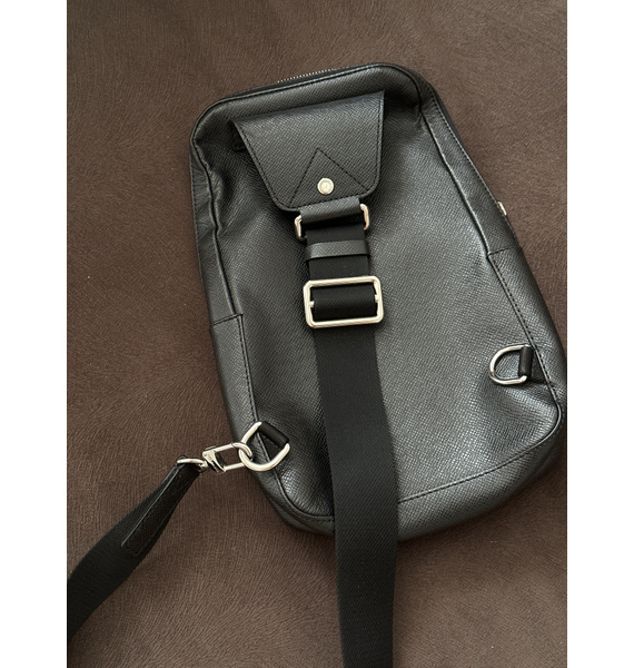 Барсетка • Louis Vuitton • Черный