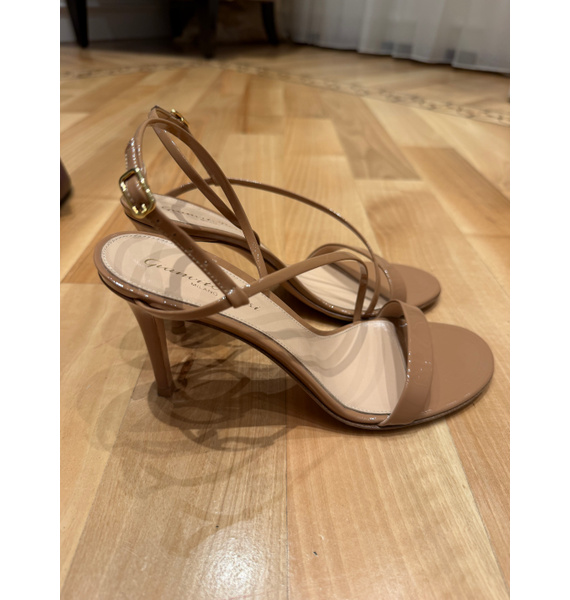 Босоножки • Gianvito Rossi • Бежевый