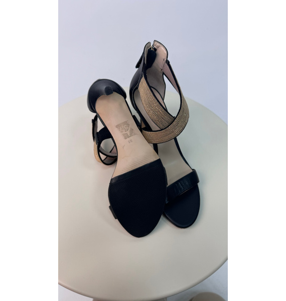 Босоножки • GUESS • Черный