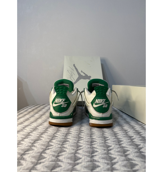 Кроссовки • Jordan • Белый