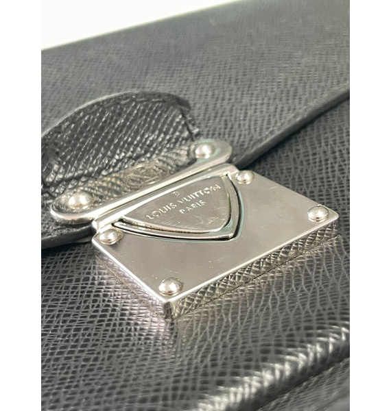 Клатч • Louis Vuitton • Черный