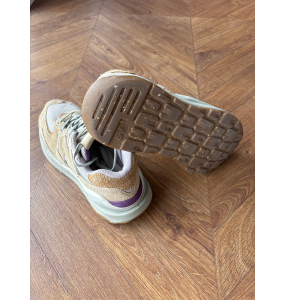 Кроссовки • New Balance • Бежевый