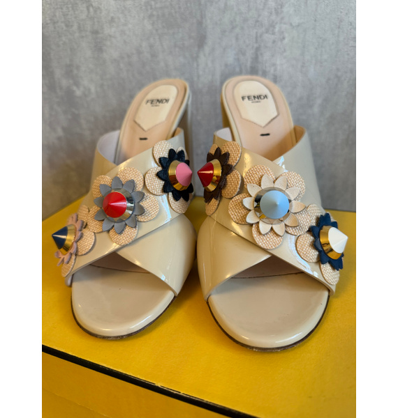 Босоножки • Fendi • Бежевый