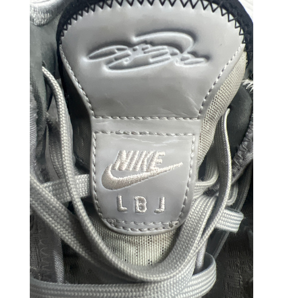 Кроссовки • Nike • Серый