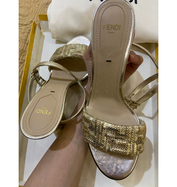 Босоножки • Fendi • Золотой