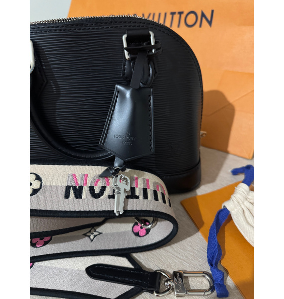 Сумка • Louis Vuitton • Черный