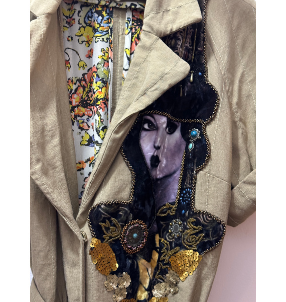 Тренч • Aida Kaumenova 🇰🇿 • Песочный