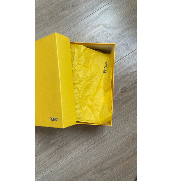 Сандалии • Fendi • Бежевый